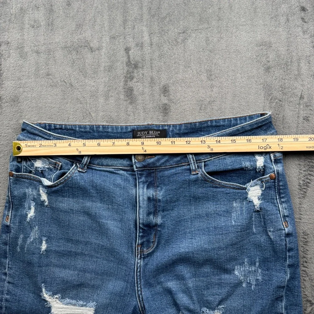 Judy Blue Distressed Denim Bermuda Shorts Womens 2XL Ripped Raw Hem Excellent